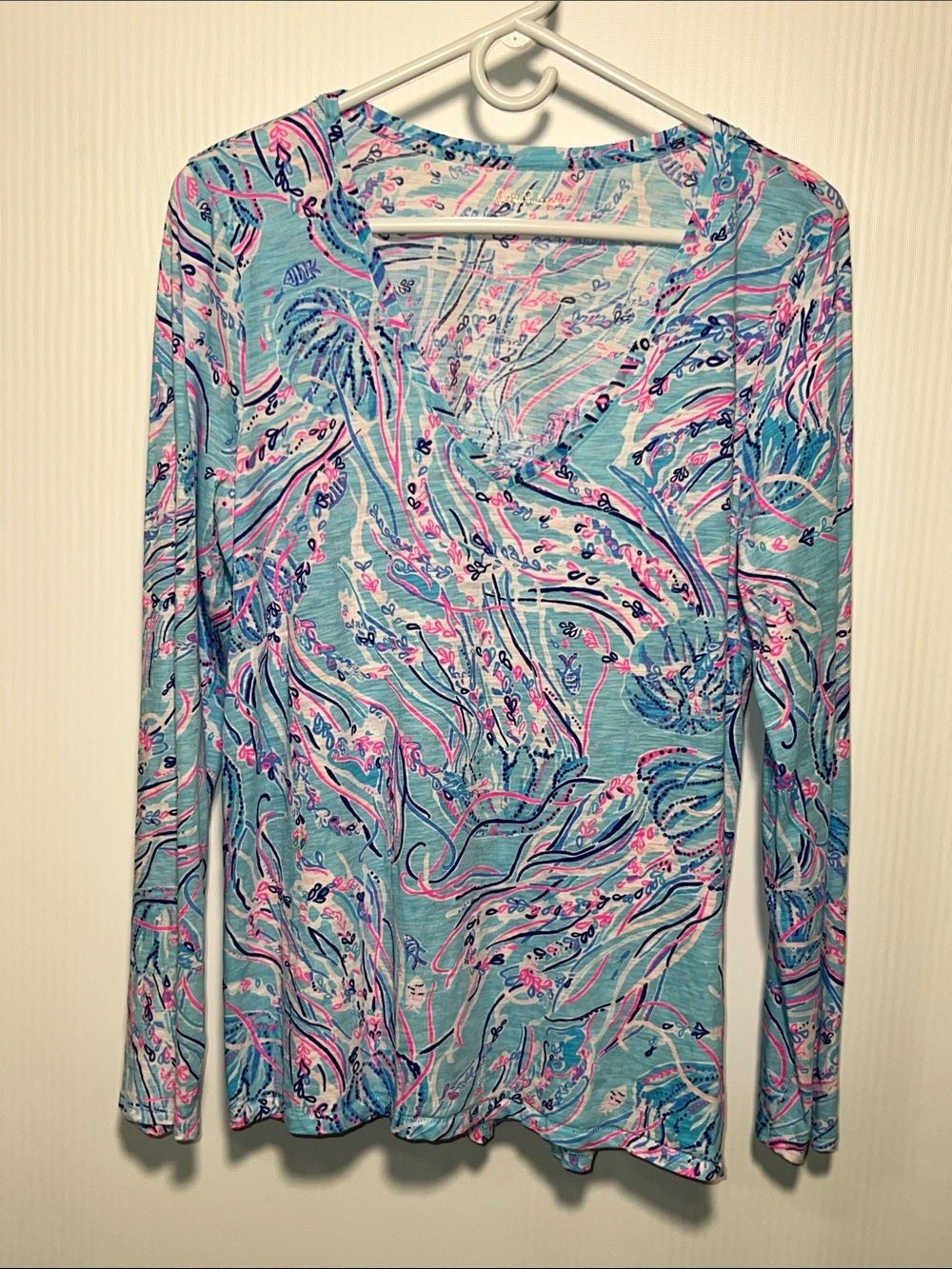 Lilli PulitzerEtta Long-Sleeve V-Neck Top with Beach Theme